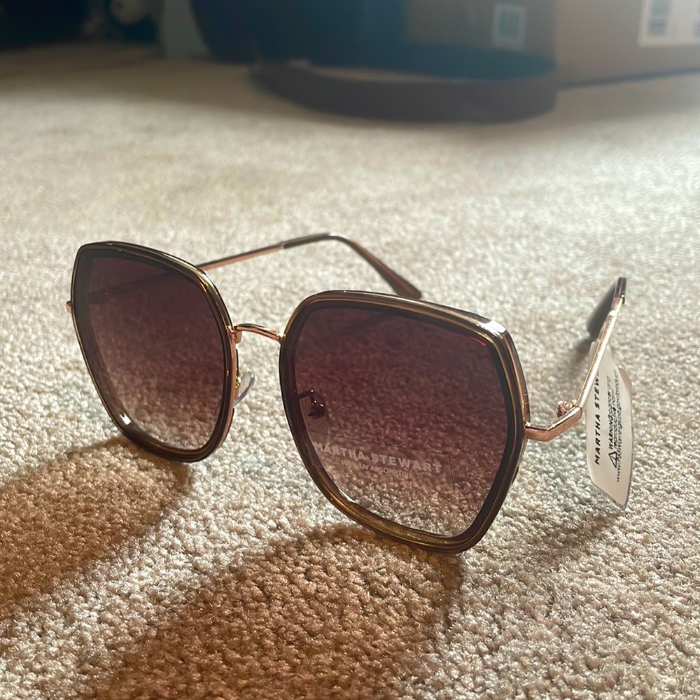 🪐NWT Martha Stewart 100% UV Absorbent women’s sunglasses